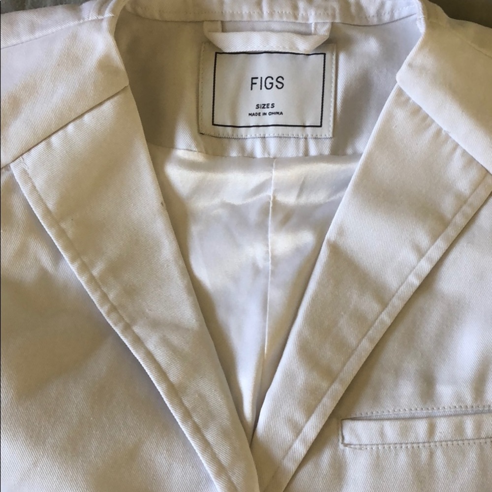 ⭐️NEW LISTING⭐️ FIGS Classic Lab Coat